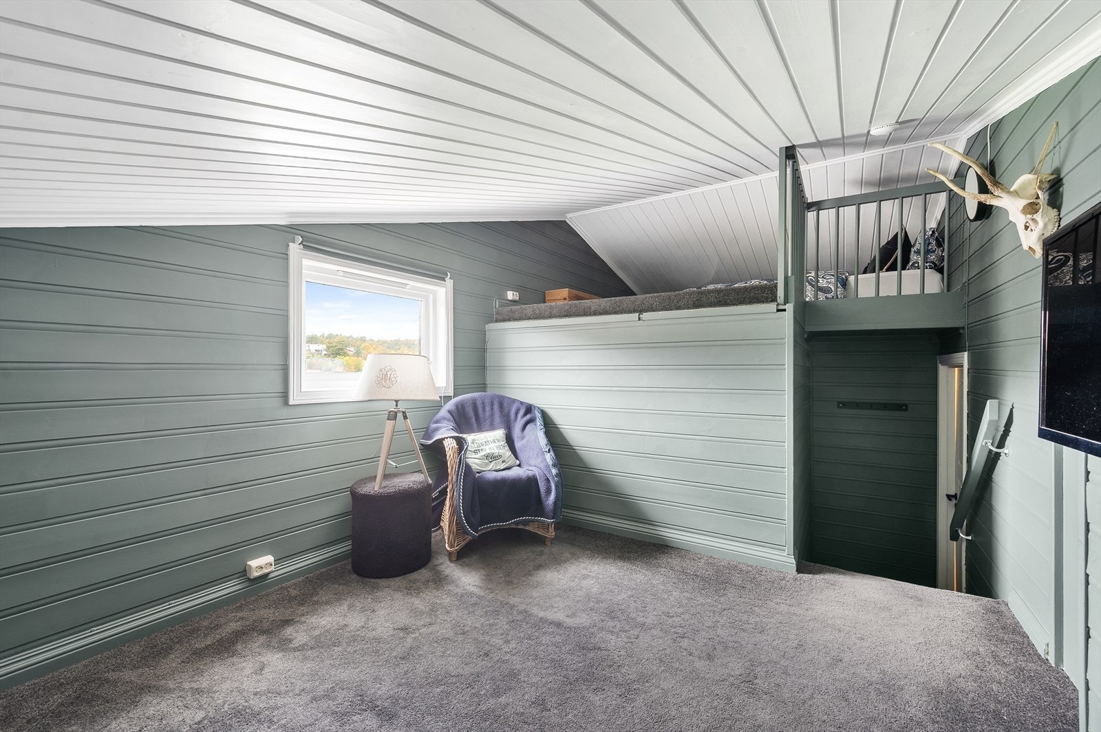 Disponibelt rom over kjøkken, i dag benyttet til soverom. Galleribilde