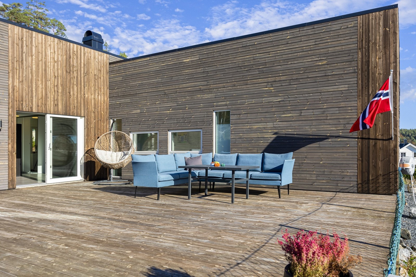 Lun og koselig terrasse uten innsyn Galleribilde