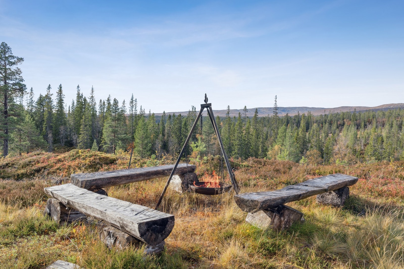 Fri utsikt mot Rensfjellet og flotte turmuligheter rett utenfor hyttedøren. Galleribilde