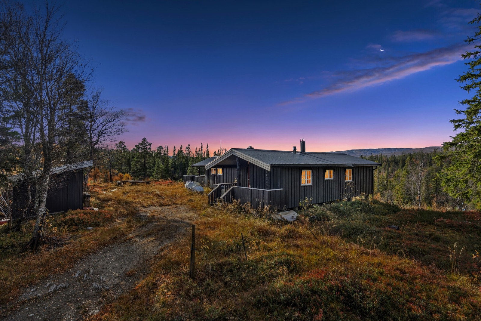 Oliver Almli Reinås ved EiendomsMegler 1 presenterer: Hallvardbjørgvegen 363. Galleribilde