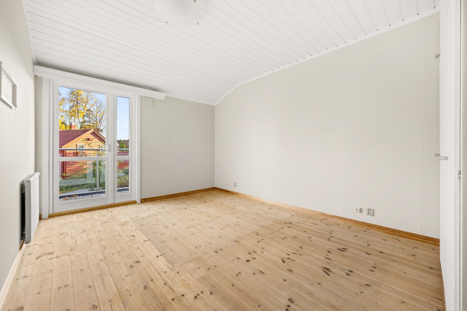 Fra hovedsoverommet har du utgang til en flott og solrik balkong. Galleribilde