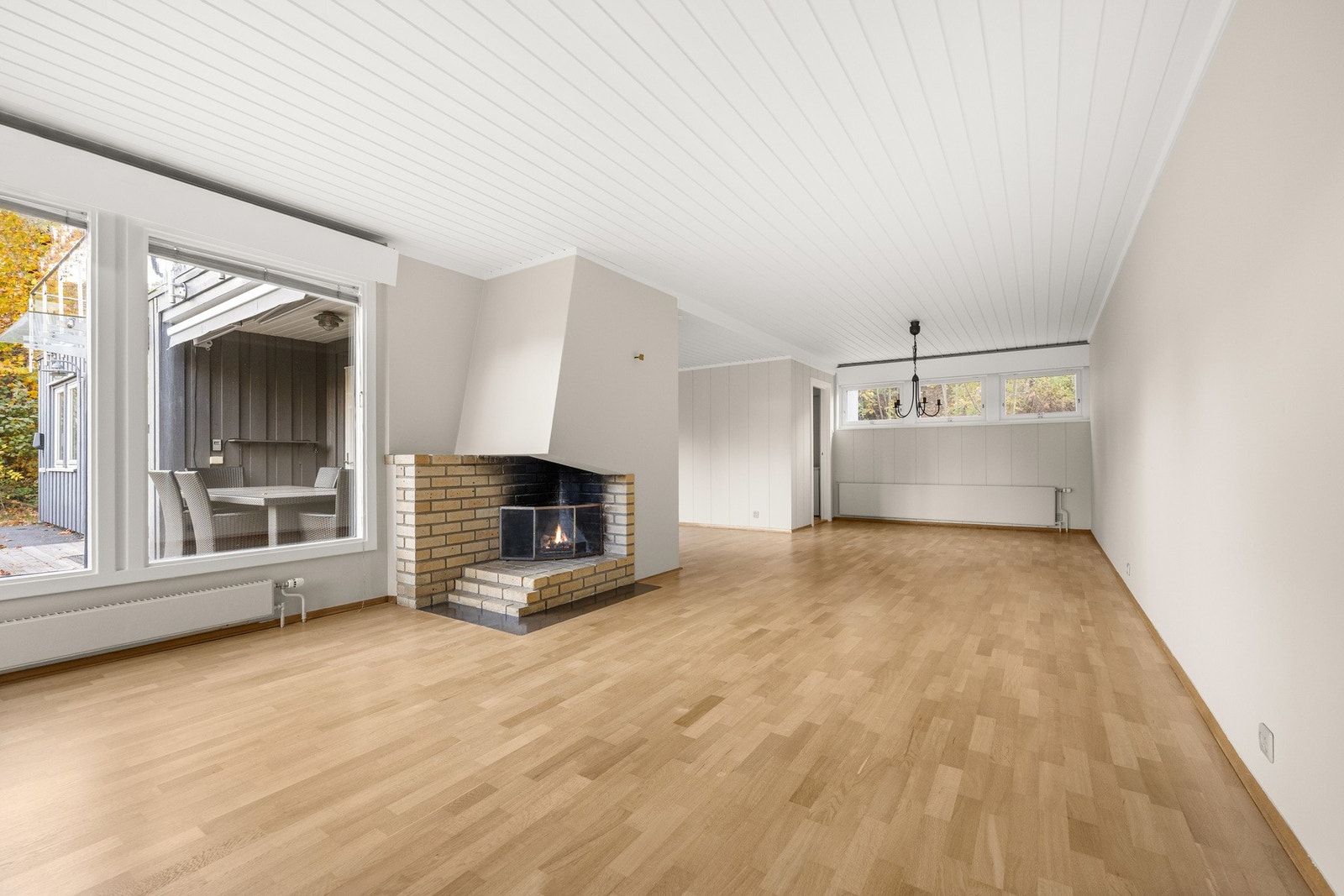 Dette er et naturlig sted å innrede med sofagruppe, TV og tilhørende møblement Galleribilde