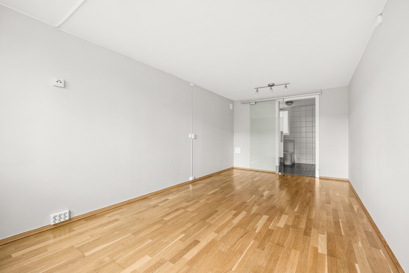 Praktisk universelt utformet soverom med eget bad. Galleribilde