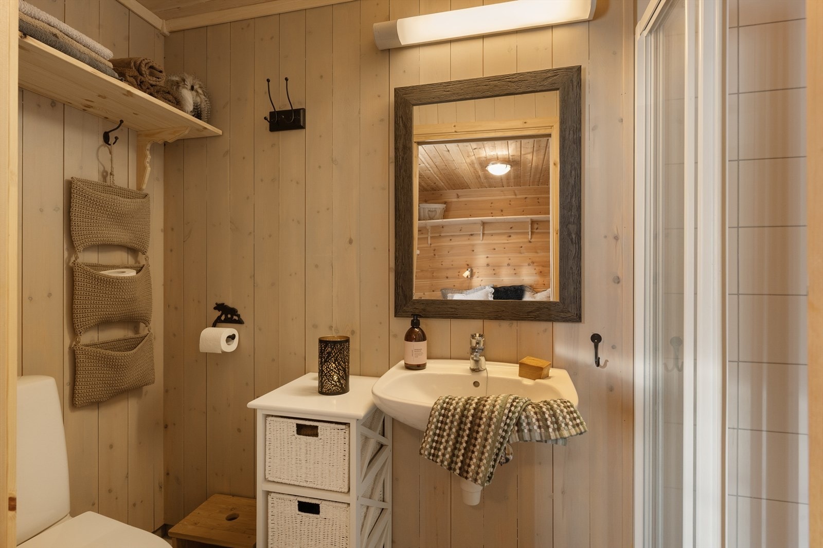 Det er elektriske varmekabler på begge badene. Galleribilde