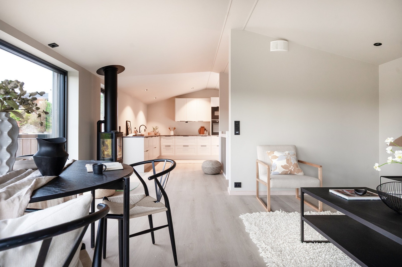 Huset er bygd i 2025 og er akkurat ferdigstilt. Det holdet høy standard og god komfort. Galleribilde