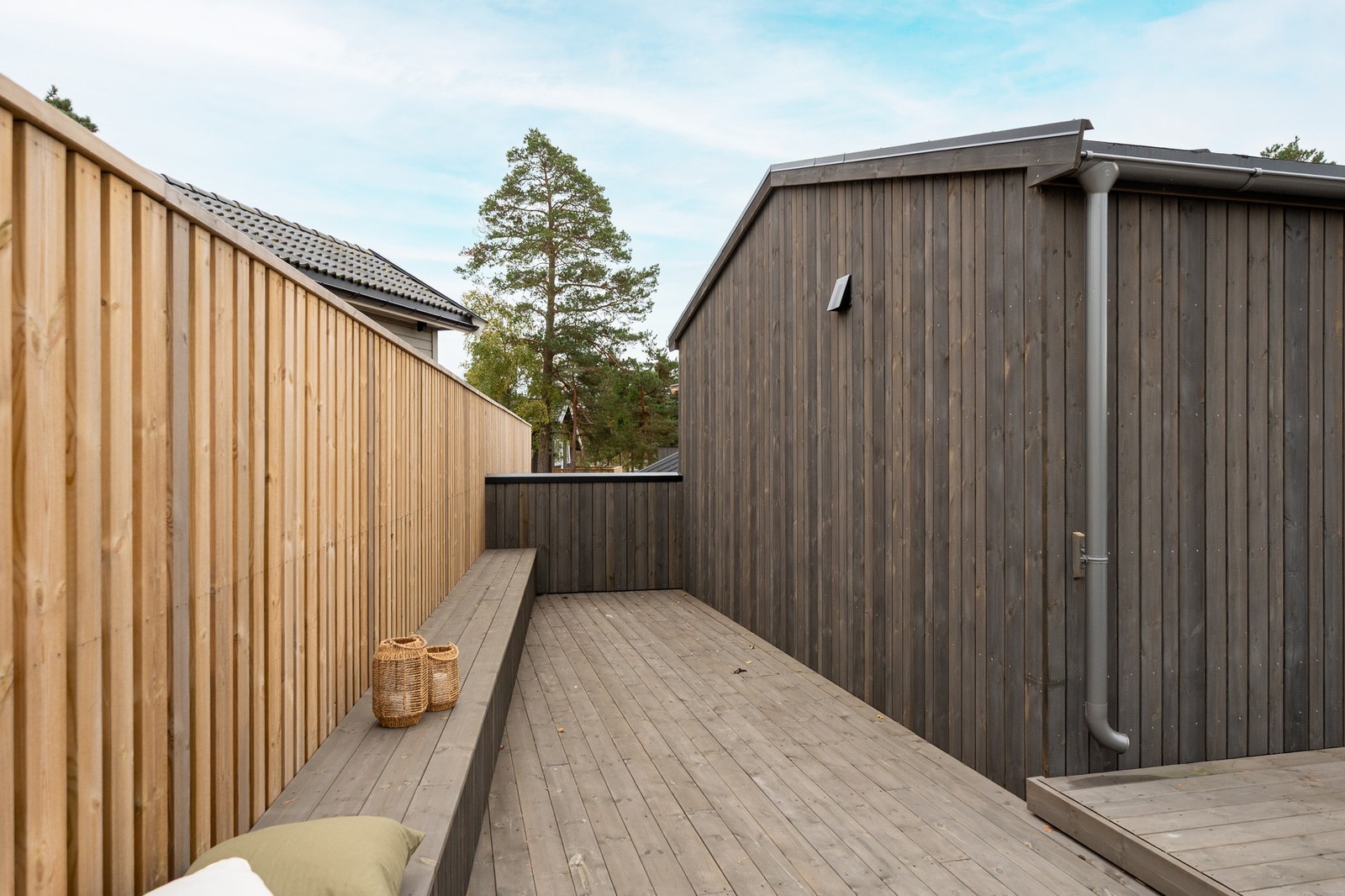 Det er brukt terrassebord fra Alvdal Royal terrasse som er et svært robust produkt med CU-impregnert furu i klasse A. Galleribilde