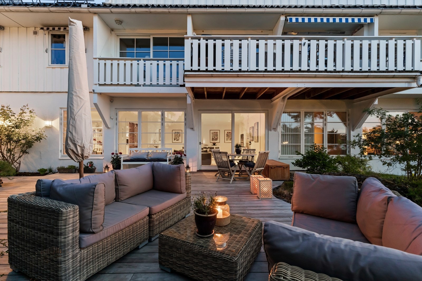 På markterrassen kan man nyte sol, sjøutsikt og rekreasjoner store deler av dagen. Galleribilde