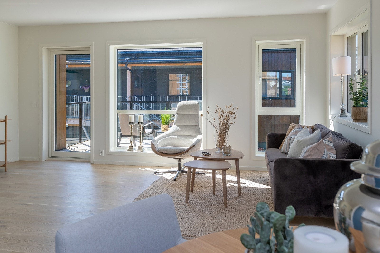 Fra stue er det utgang til veranda Galleribilde