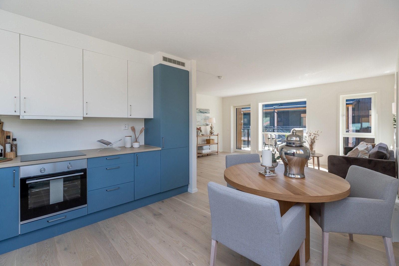 Integrerte hvitevarer på kjøkken Galleribilde