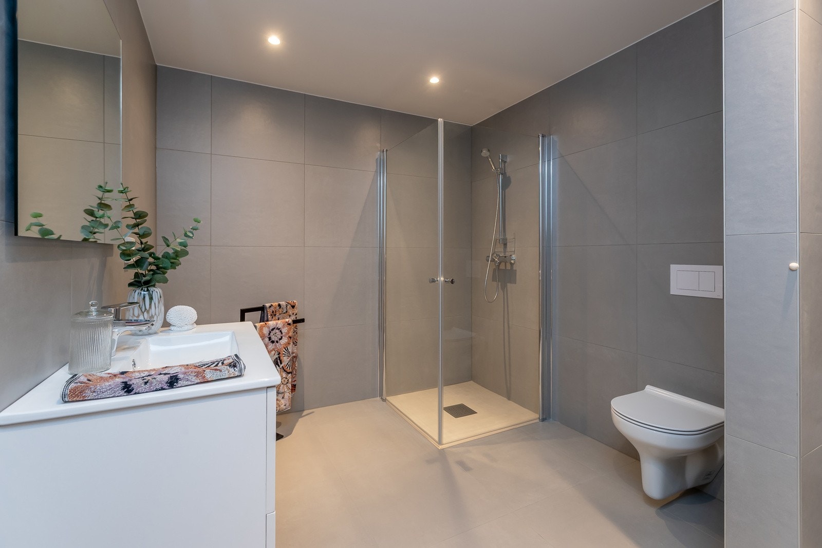 Delikat flislagt bad Galleribilde