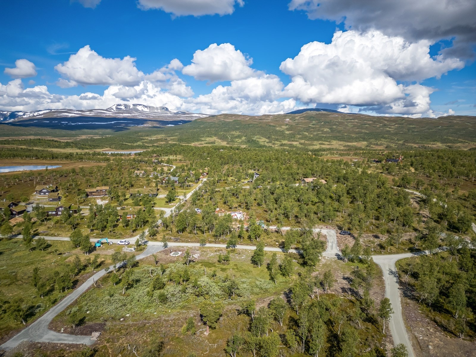 Velkommen til naturskjønne Sørøyåsen. Her har vi 7 stk. tomter fra 500m² til 1 000m², regulert til fritidsbebyggelse, for salg. Galleribilde