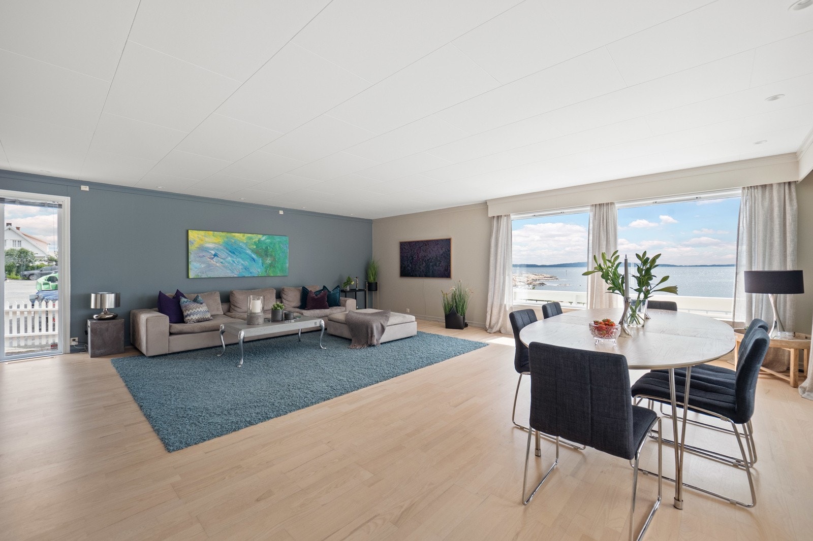 Stuen er malt opp i tidsriktige farger i senere tid Galleribilde