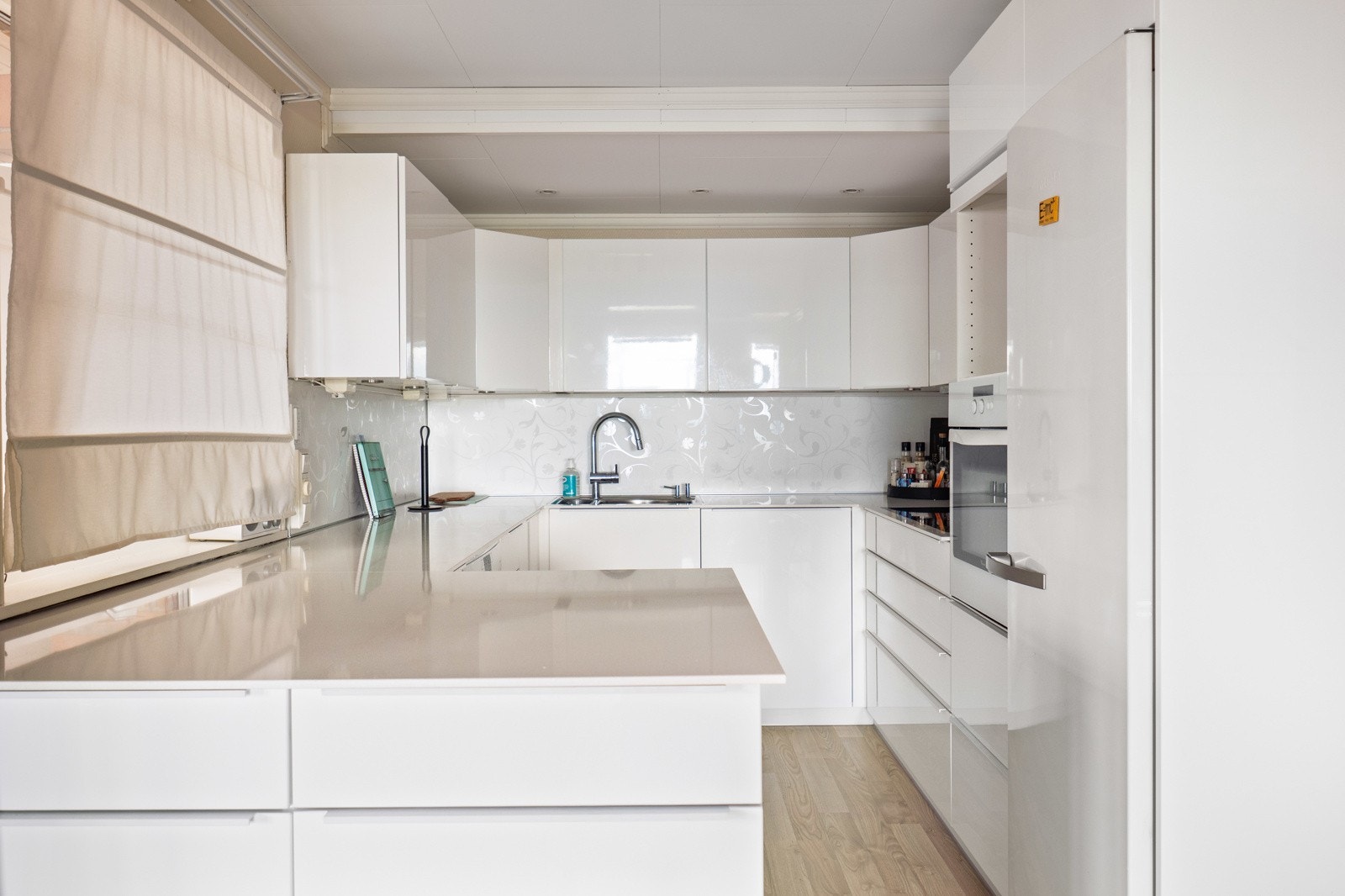 Flott kjøkken i utleiedel fra 2013 Galleribilde