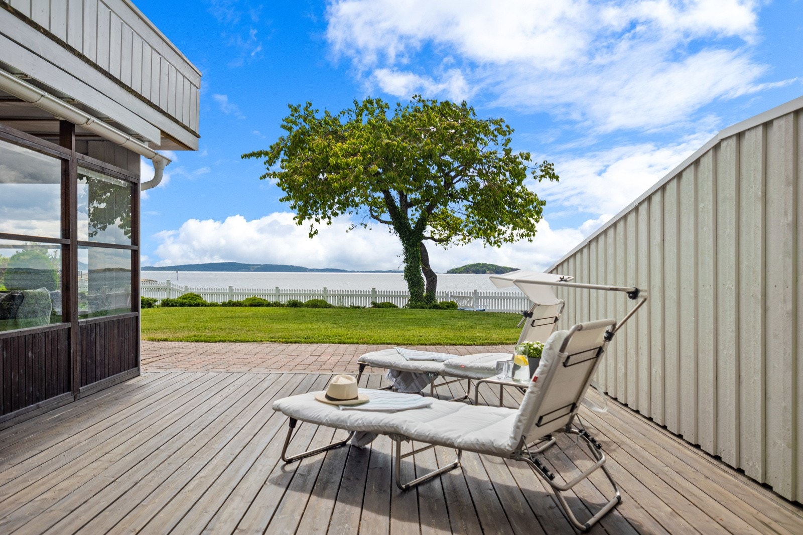 Det er opparbeidet mange fine uteplasser på tomten Galleribilde