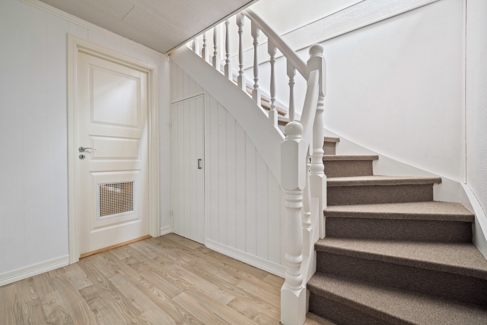 Trappegang i underetasjen Galleribilde