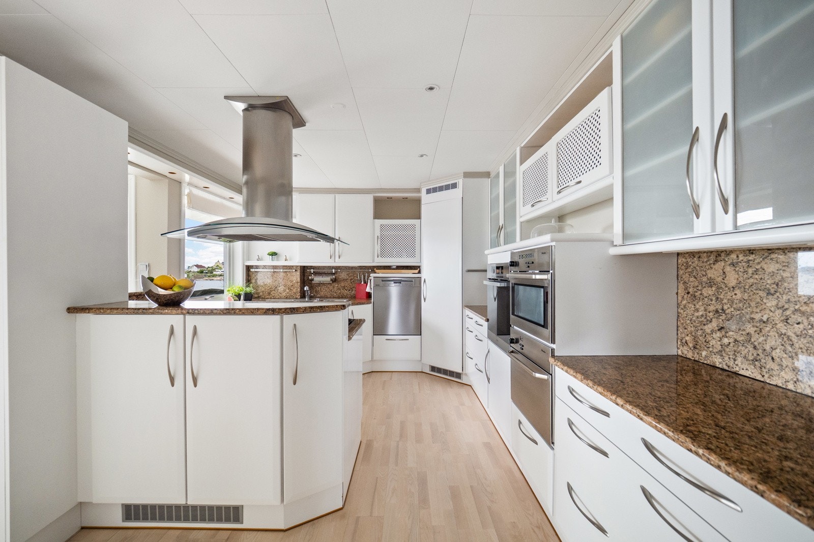 Pent kjøkken i hoveddelen Galleribilde