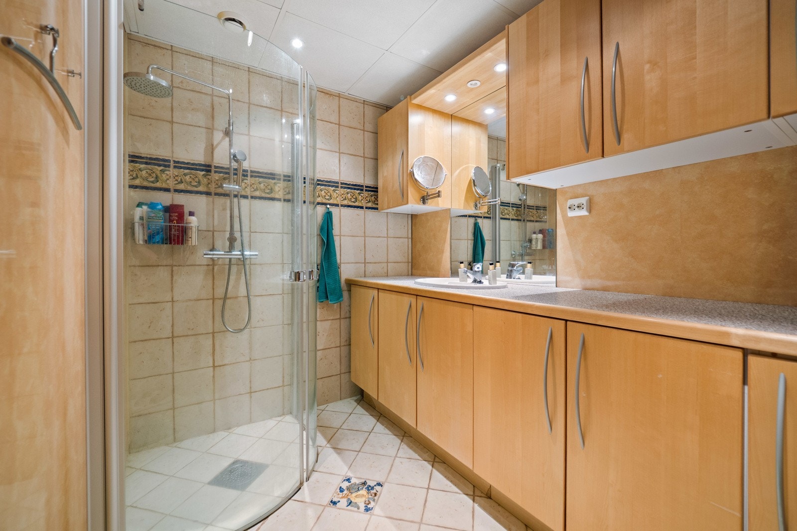 Bad i uteiedel Galleribilde