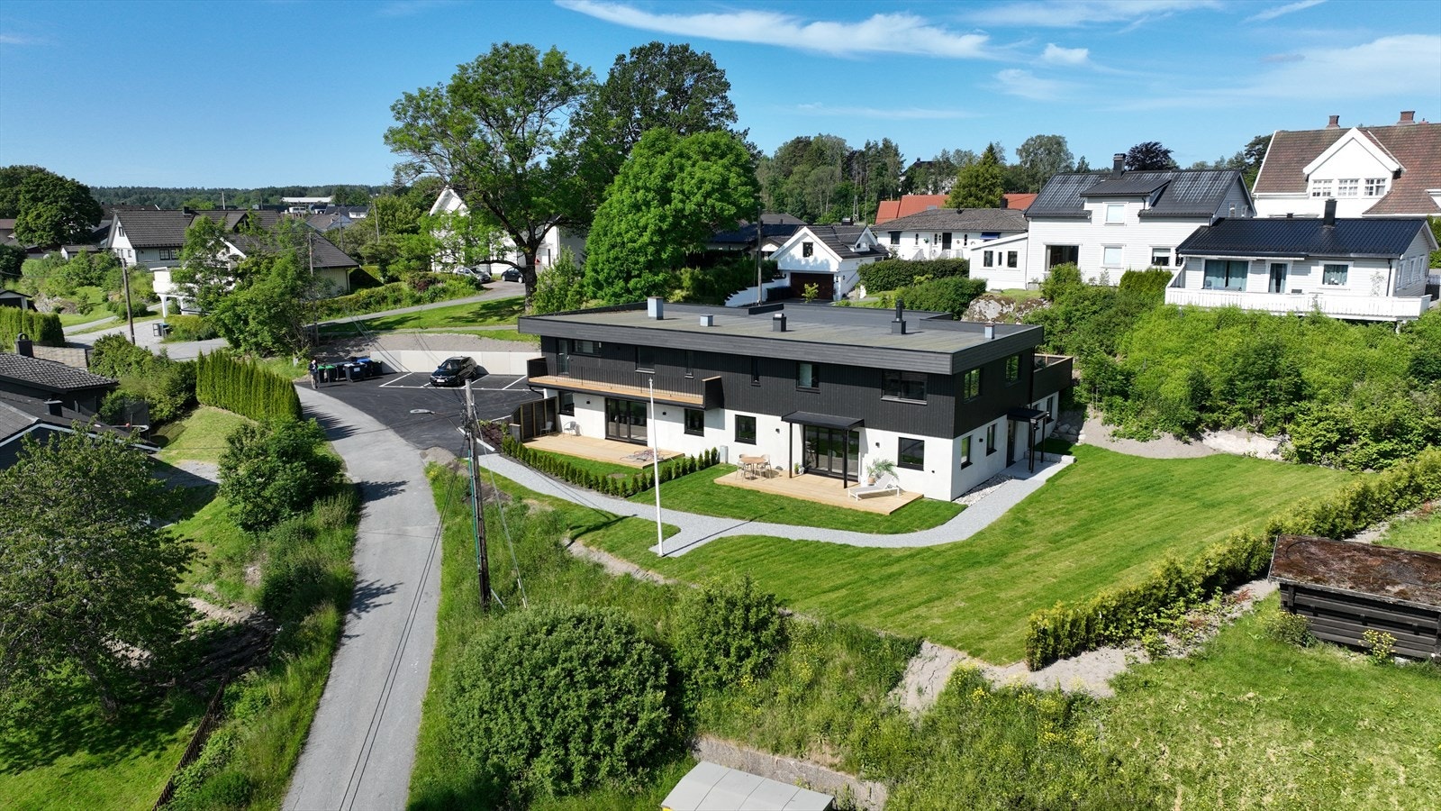 Leiligheten har bruksrett til 2 p-plasser med mulighet for elbil-lader! Galleribilde
