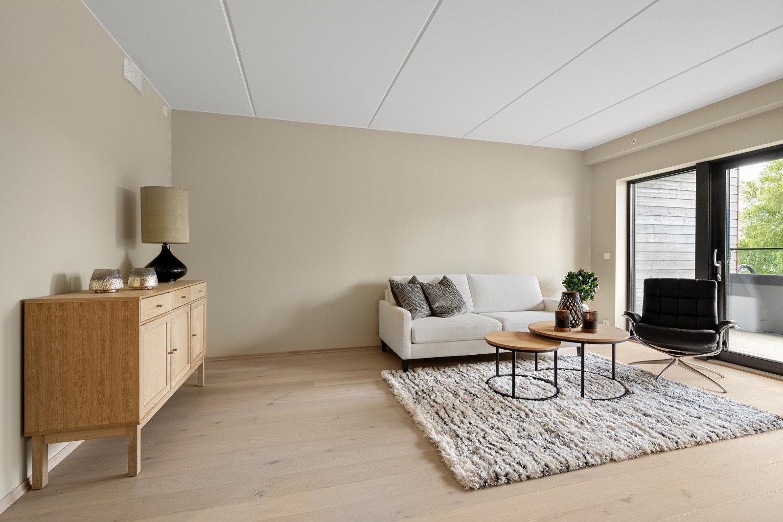 God plass til både sofagruppe, spisebord og ekstra innredning. Galleribilde