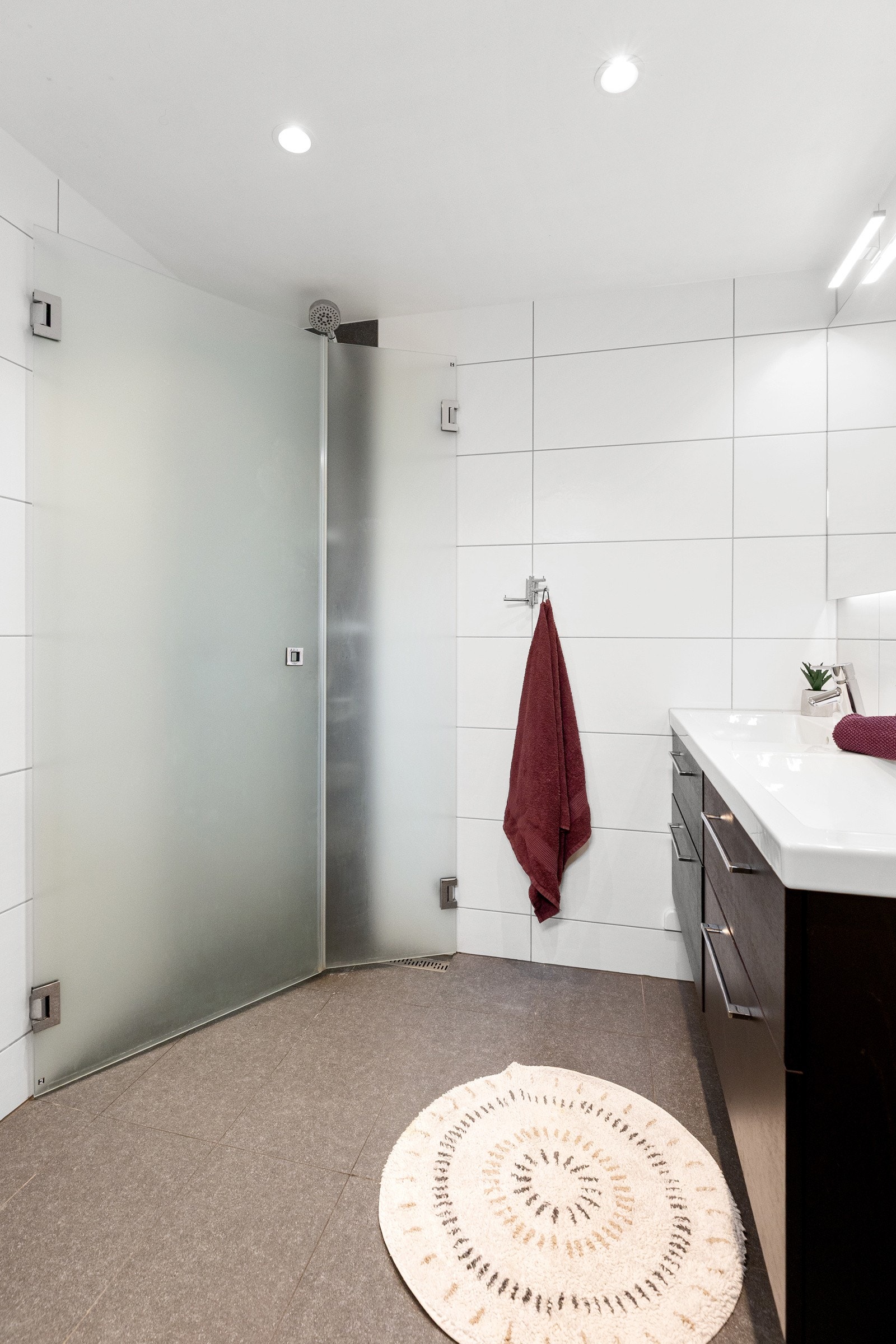 Oppgradert innredning og moderne armaturer. Galleribilde