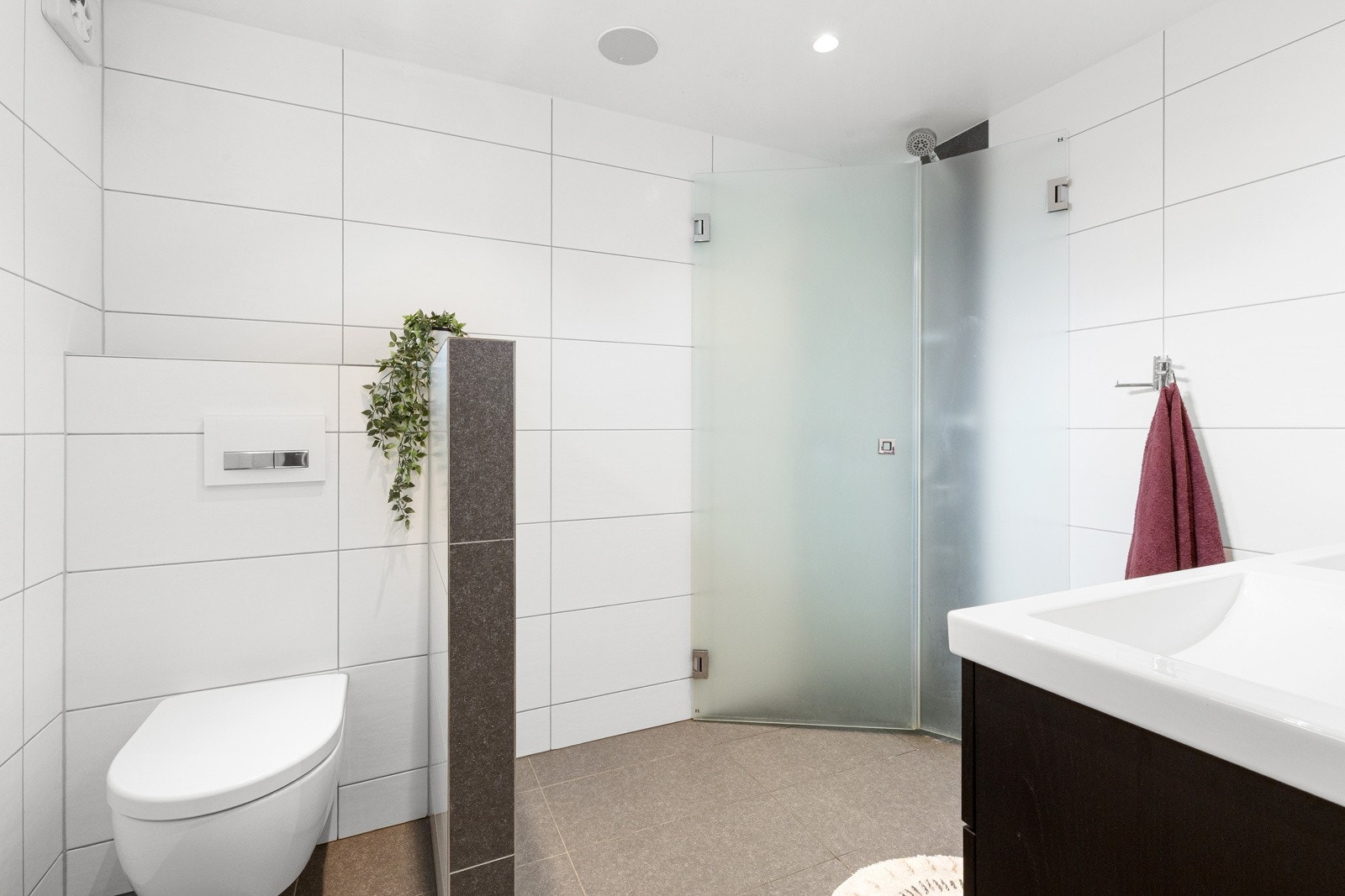 Rent og velholdt uttrykk med lyse overflater. Galleribilde