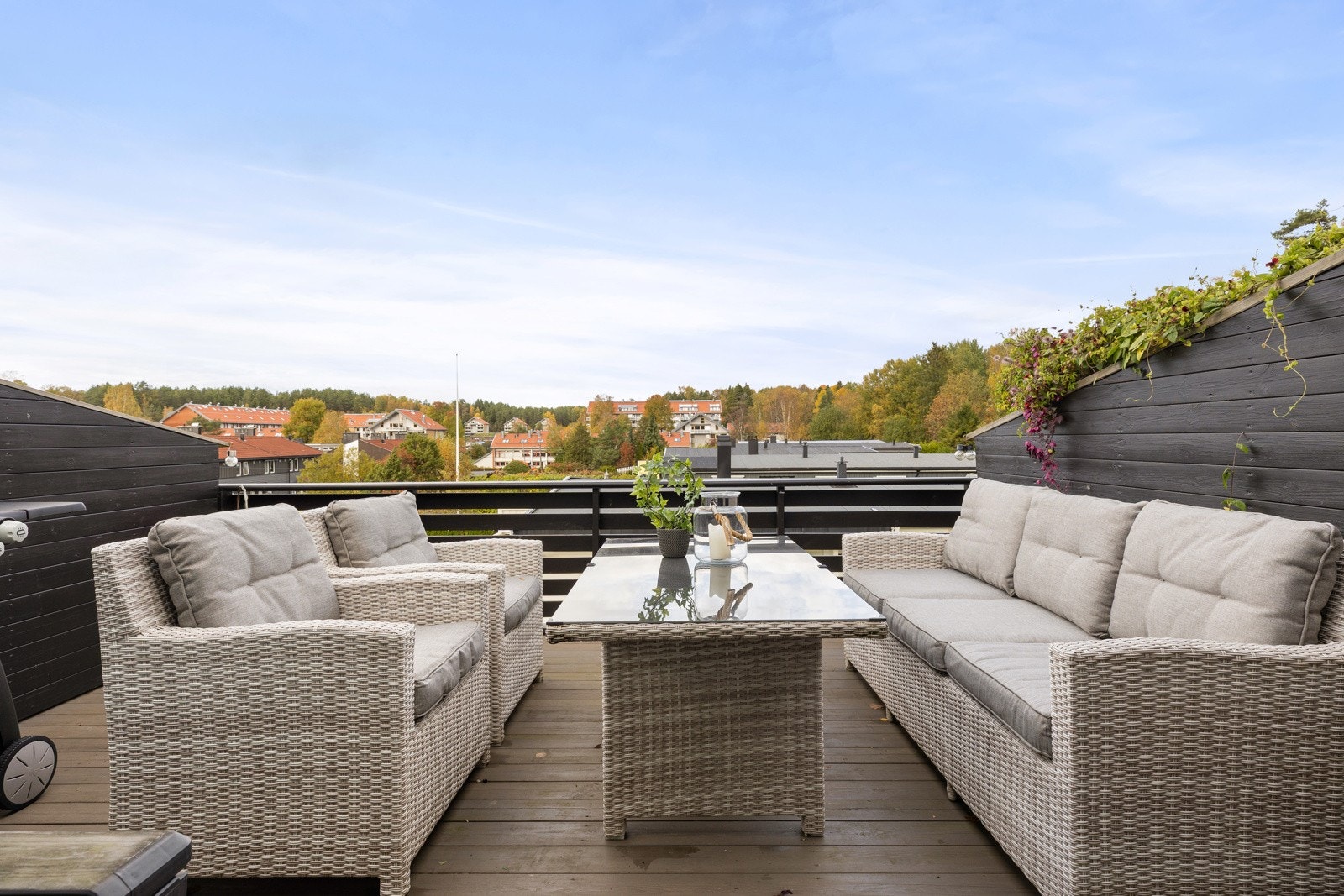 Et hyggelig uteområde som gir boligen en ekstra dimensjon - privat, solrikt og lettstelt. Galleribilde