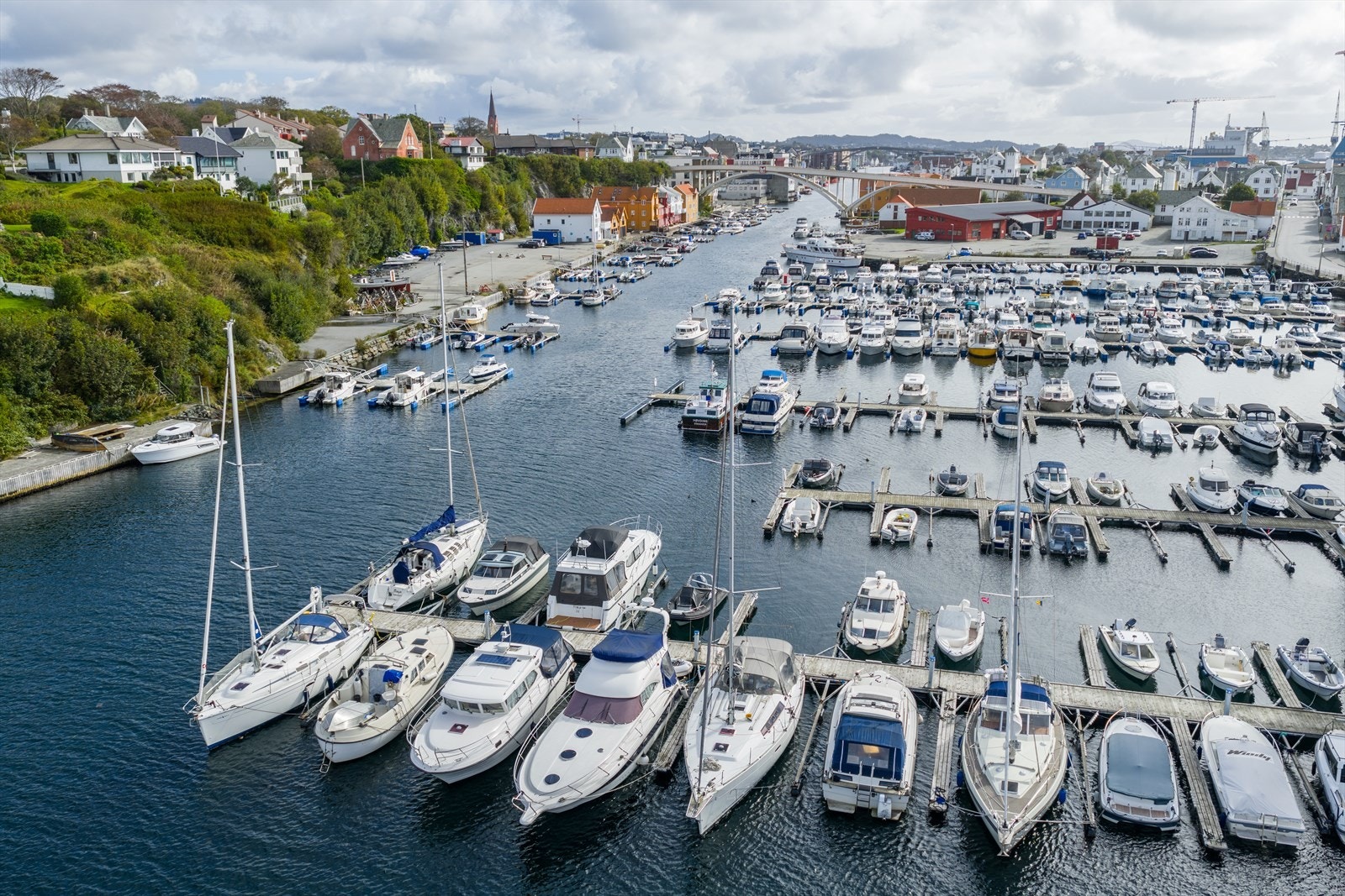 Småbåthavn like ved Galleribilde