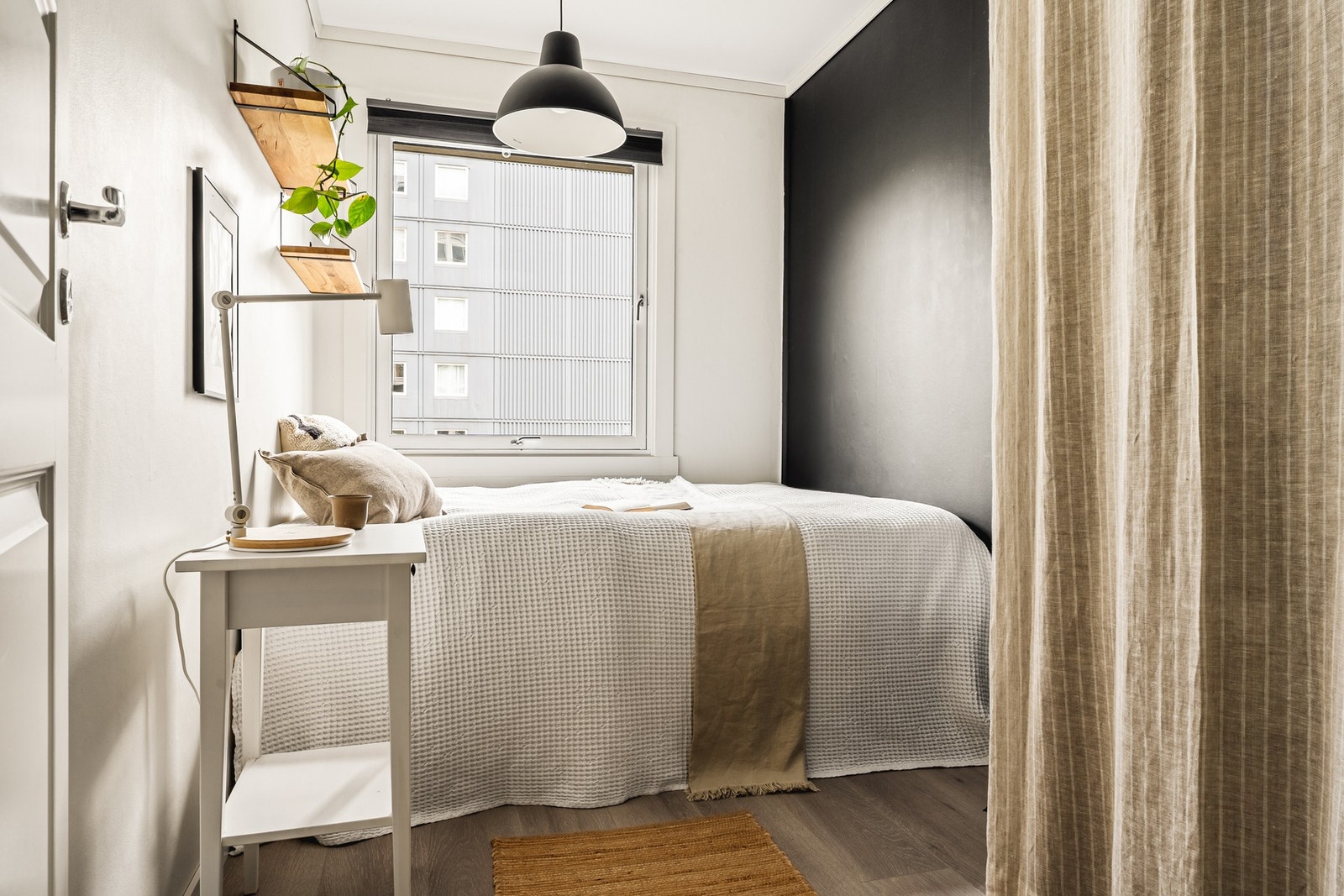 Soverommet er på 6,6 m² og har plass til seng og garderobeløsning. Galleribilde