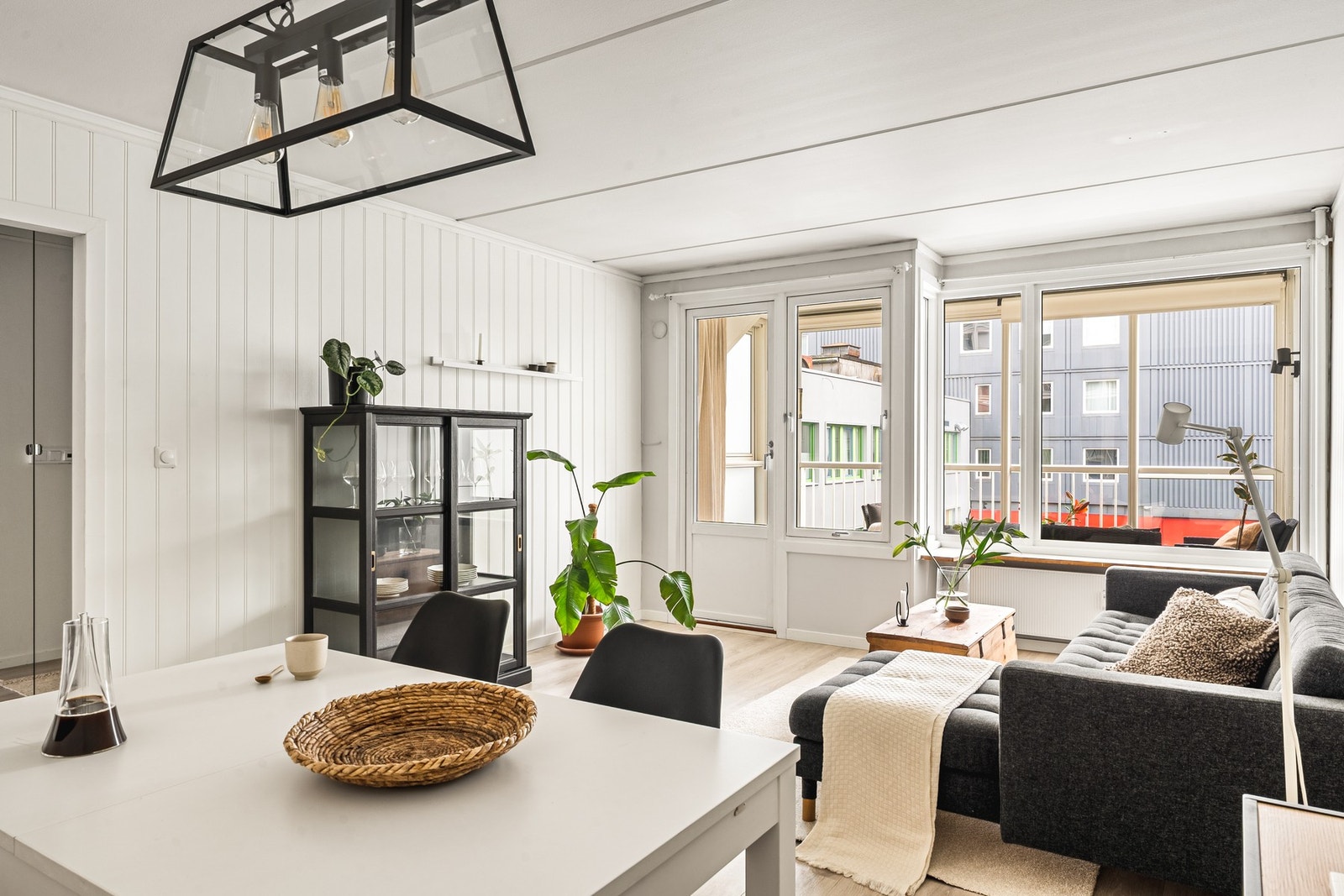 Her har du et lyst og romslig oppholdsrom på hele 22,7 m². Galleribilde