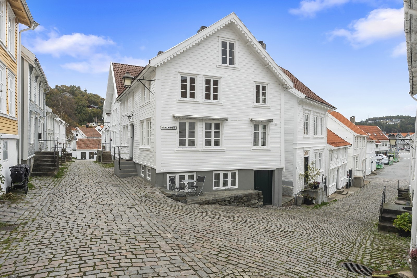 Boligen ligger flott til i den sjarmerende trehusbebyggelsen i Øvrebyen Galleribilde