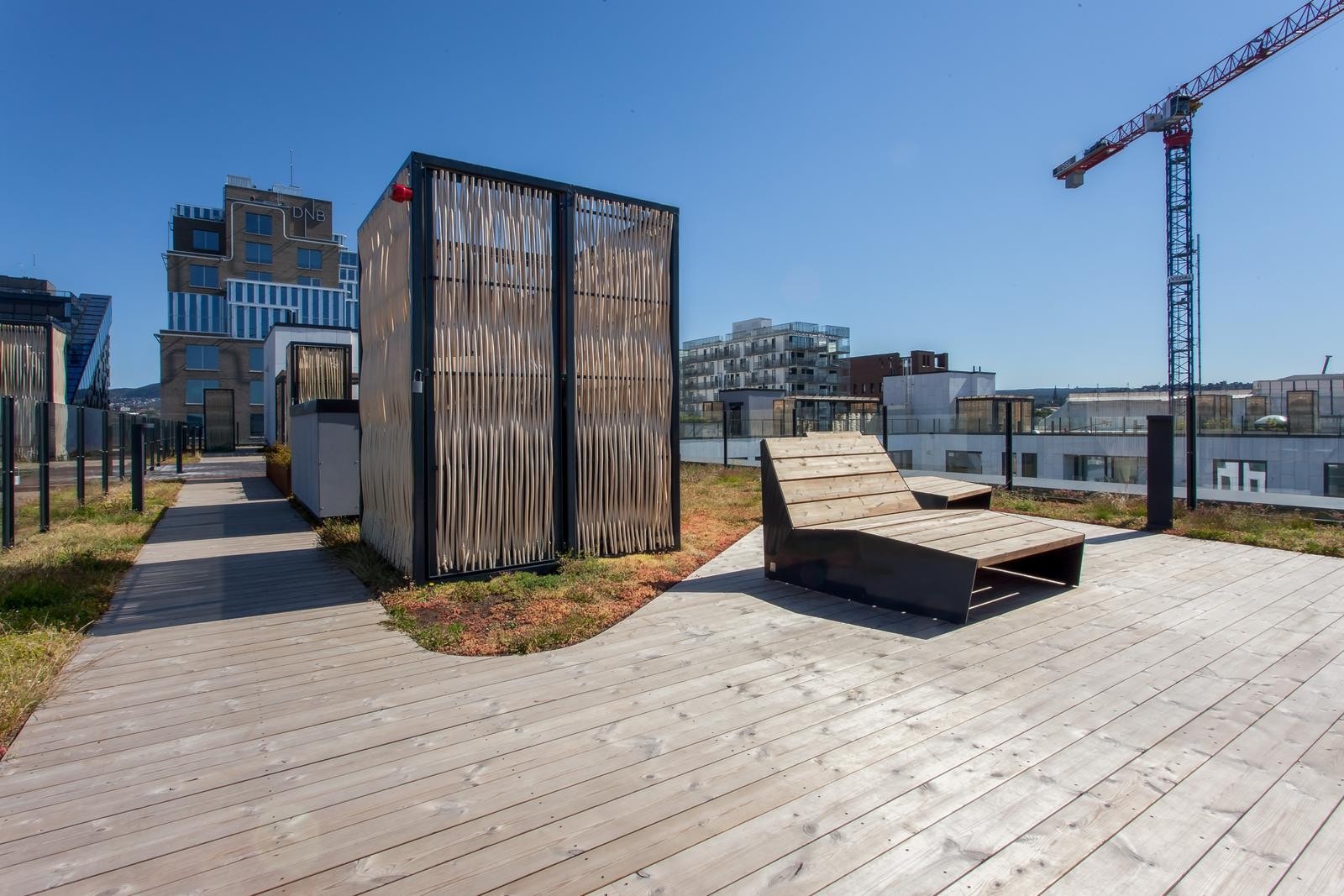 Takterrasse med solsenger Galleribilde