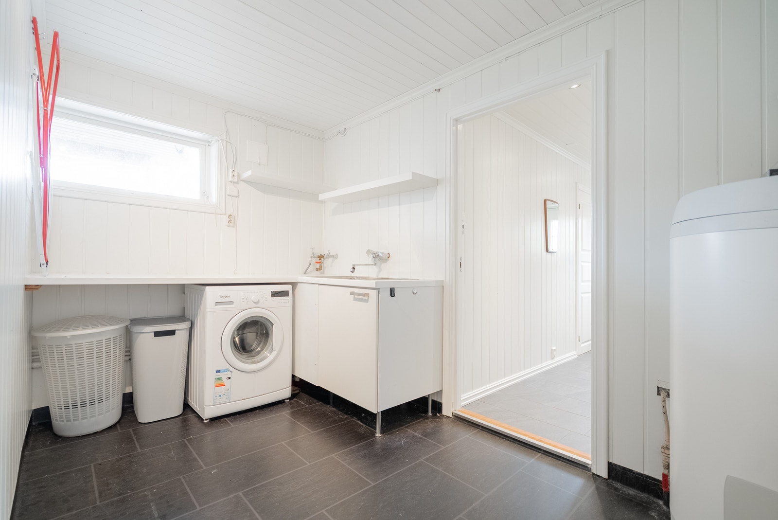 vaskerom er rom innanfor entre Galleribilde