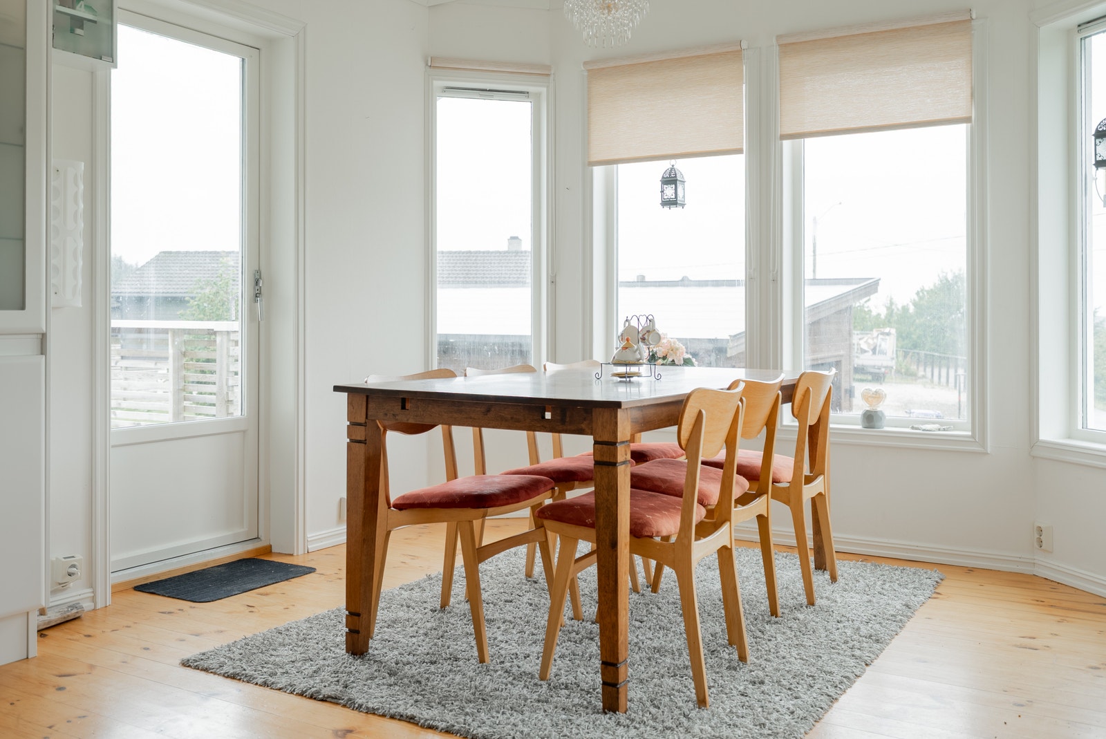 spisekrok med spisebord m/ utsikt Galleribilde