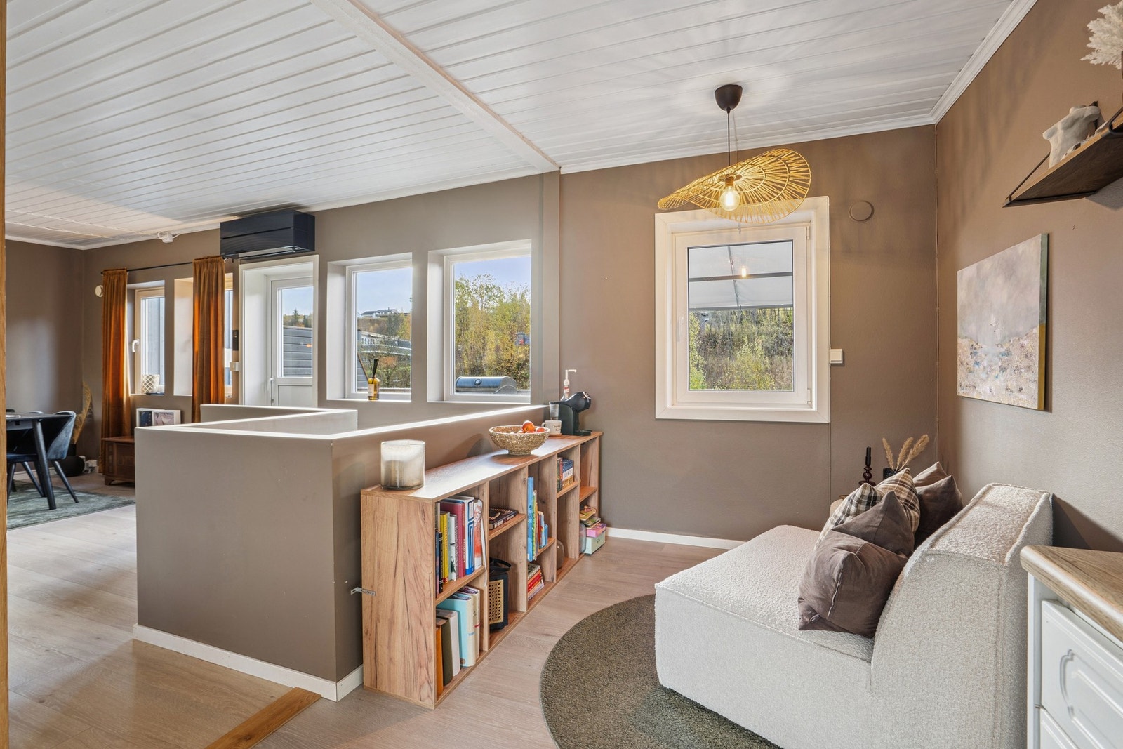 Ved kjøkkenet er det plass for frokostbord, om ønskelig. Galleribilde