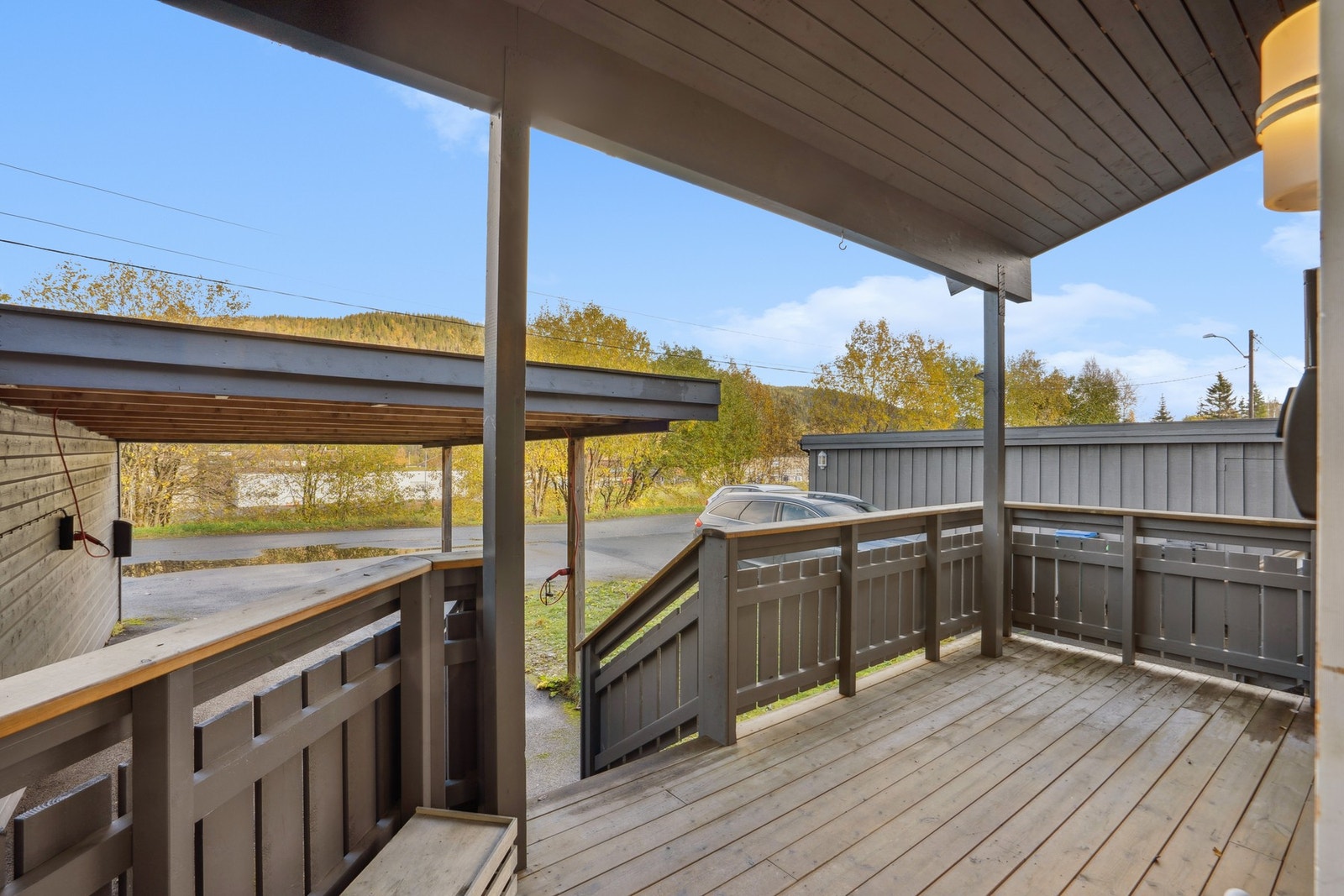 Boligens hovedinngang med takoverbygg. Galleribilde