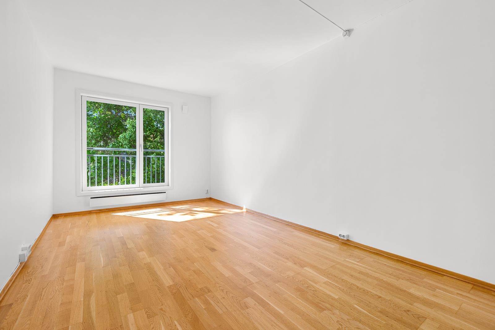 Meget lys og pen 2-roms i skjermet 1. etasje Galleribilde