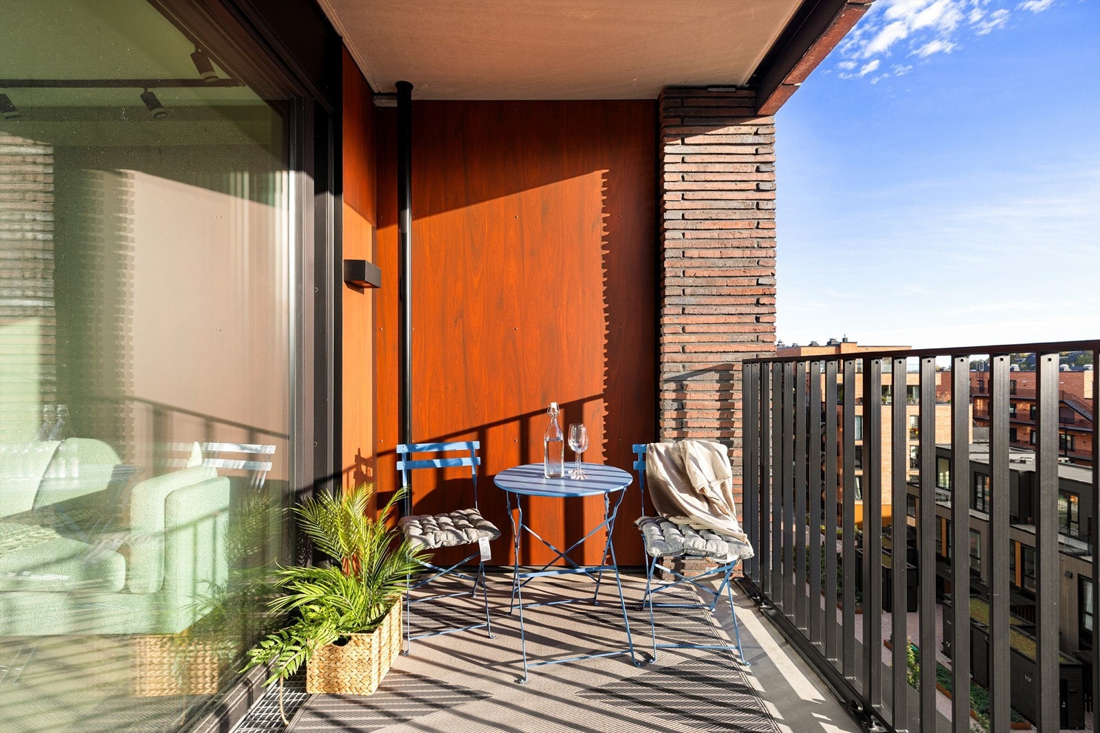 På balkongen får du din helt egen utendørs frisone i høyden. Her sitter du henvendt mot solen dagen gjennom. Galleribilde