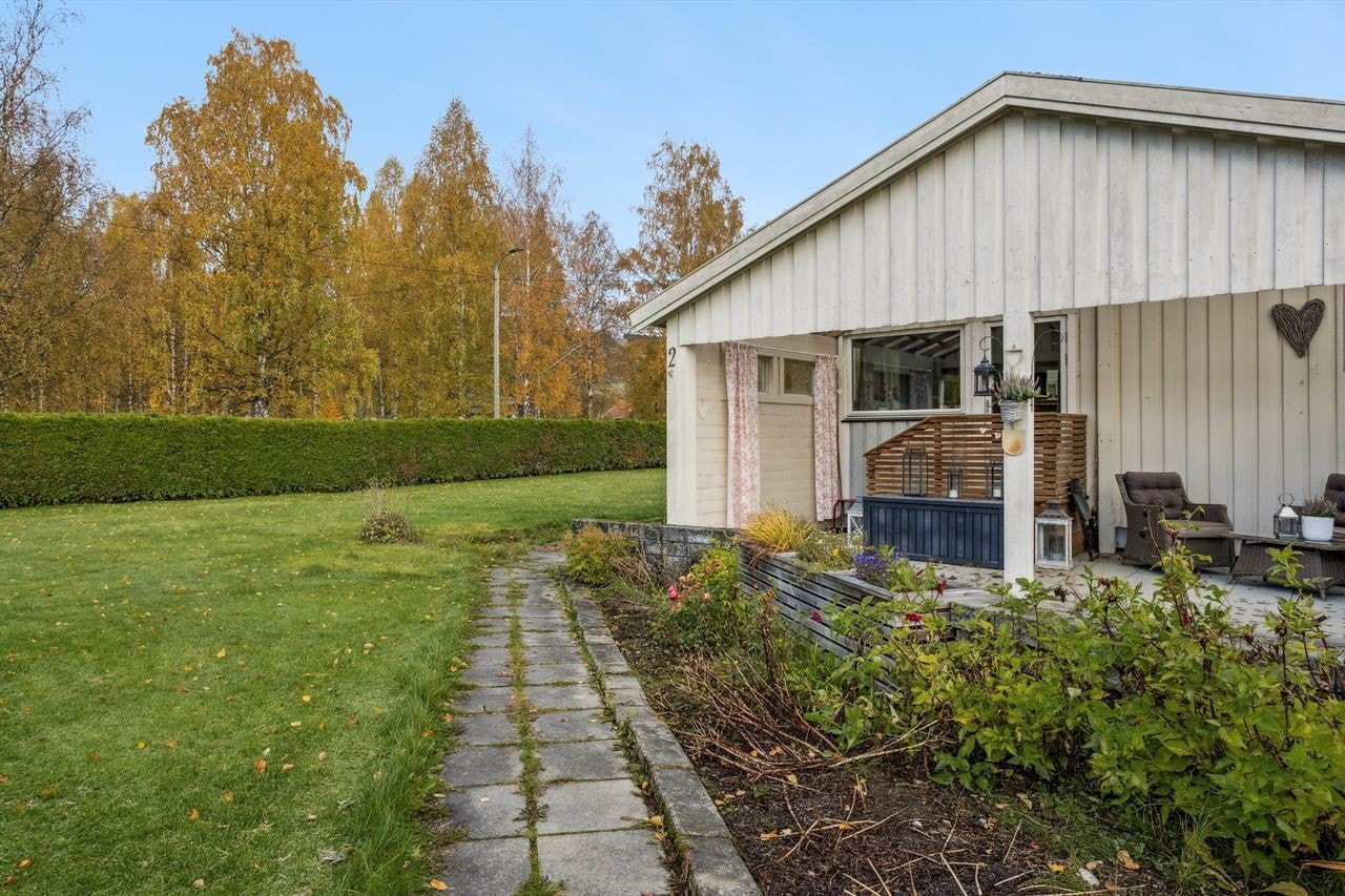 Fra stuen er det direkte utgang til en sørvendt terrasse på 22 m². Galleribilde
