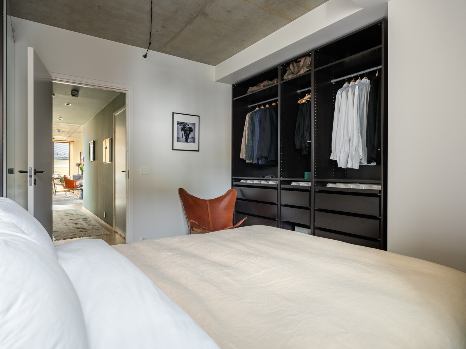 Fra soverommet går vi videre mot badet. Galleribilde