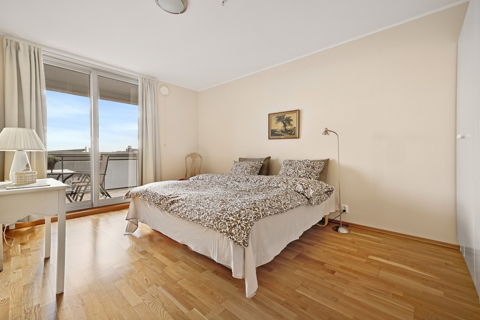 Det er to soverom i leiligheten. Hovedsoverommet er på 15,1 kvm. Galleribilde