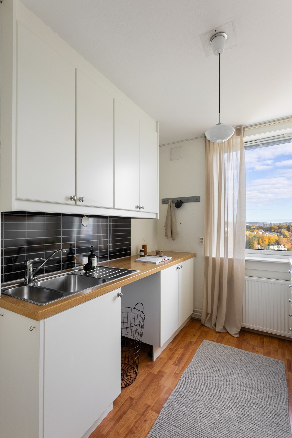 Det er montert lekkasjestopper og komfyrvakt. Galleribilde
