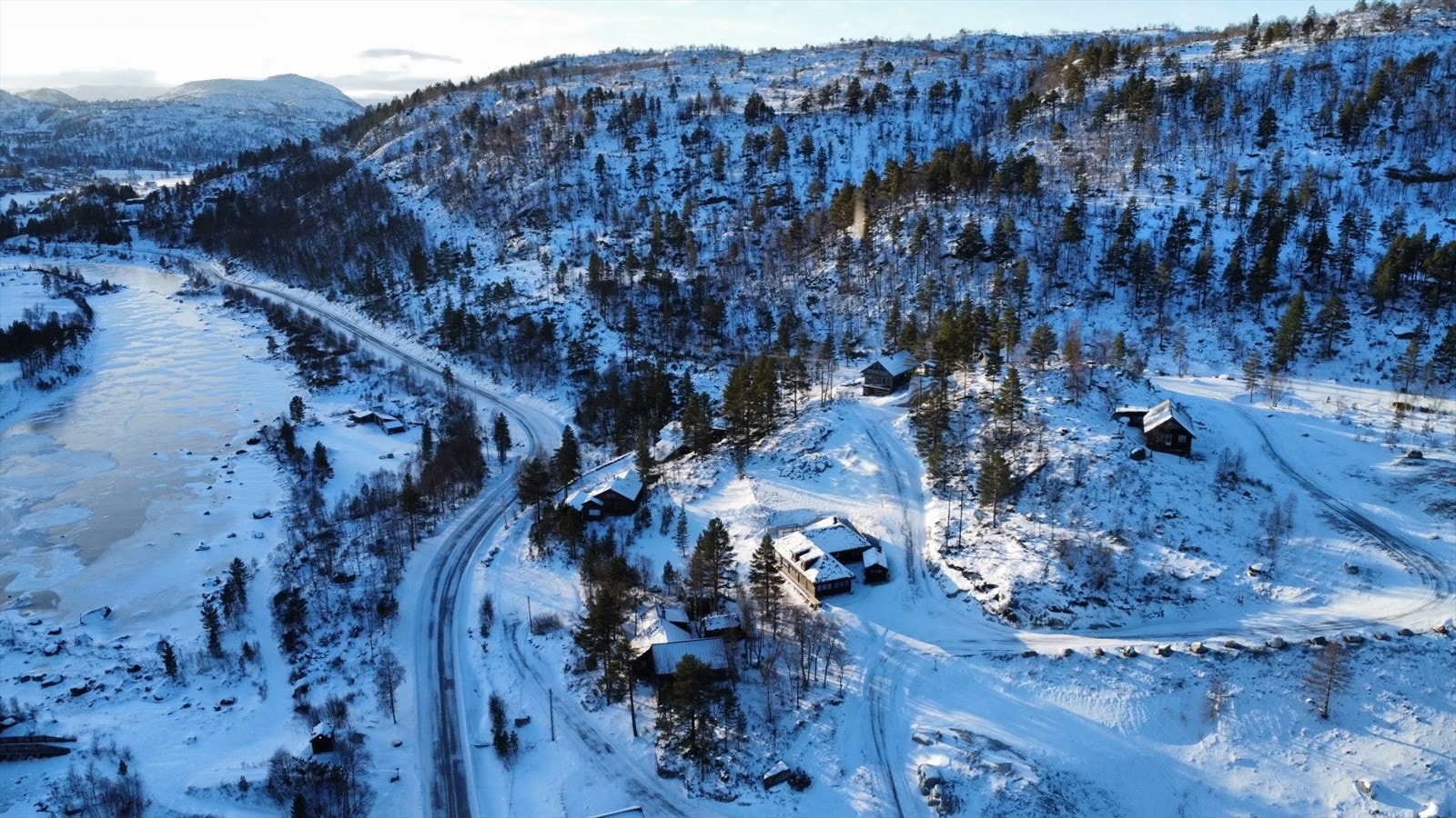 Nydelig beliggenhet på Kvæven. Vakre omgivelser til alle årstider. Galleribilde