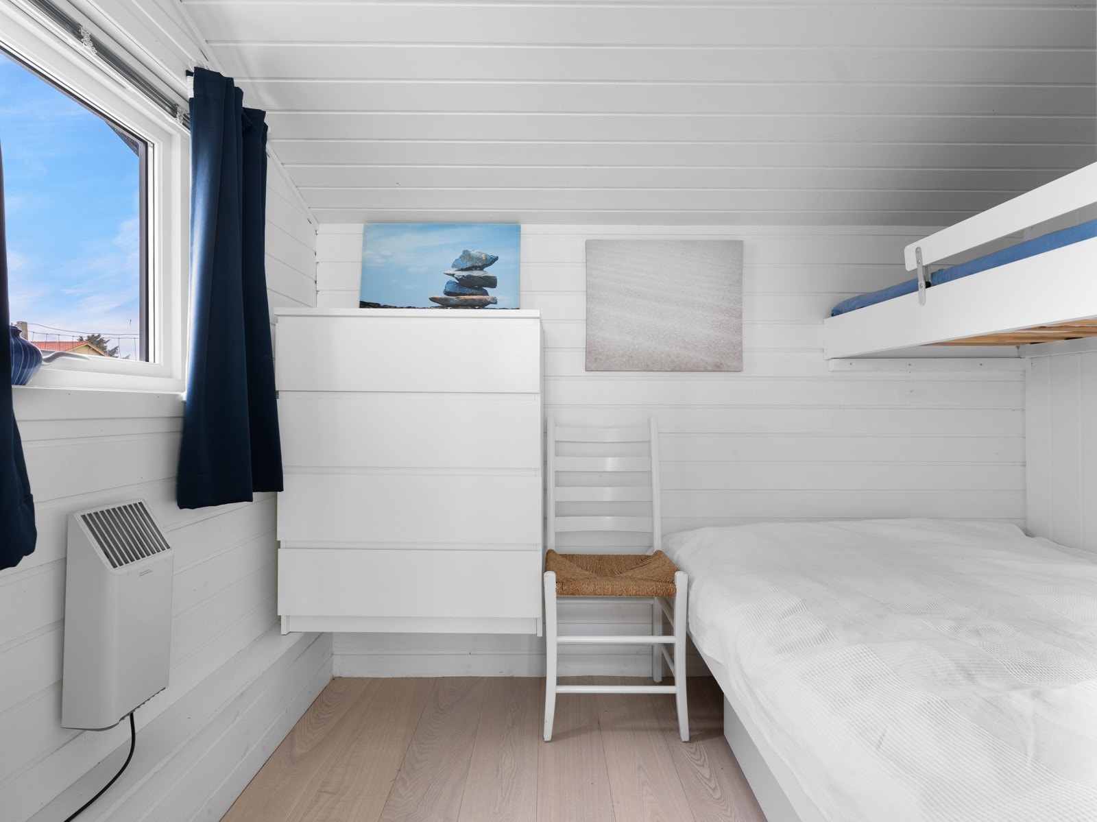 Soverom innenfor TV stuen. Her er det soveplass til 3 personer. Galleribilde