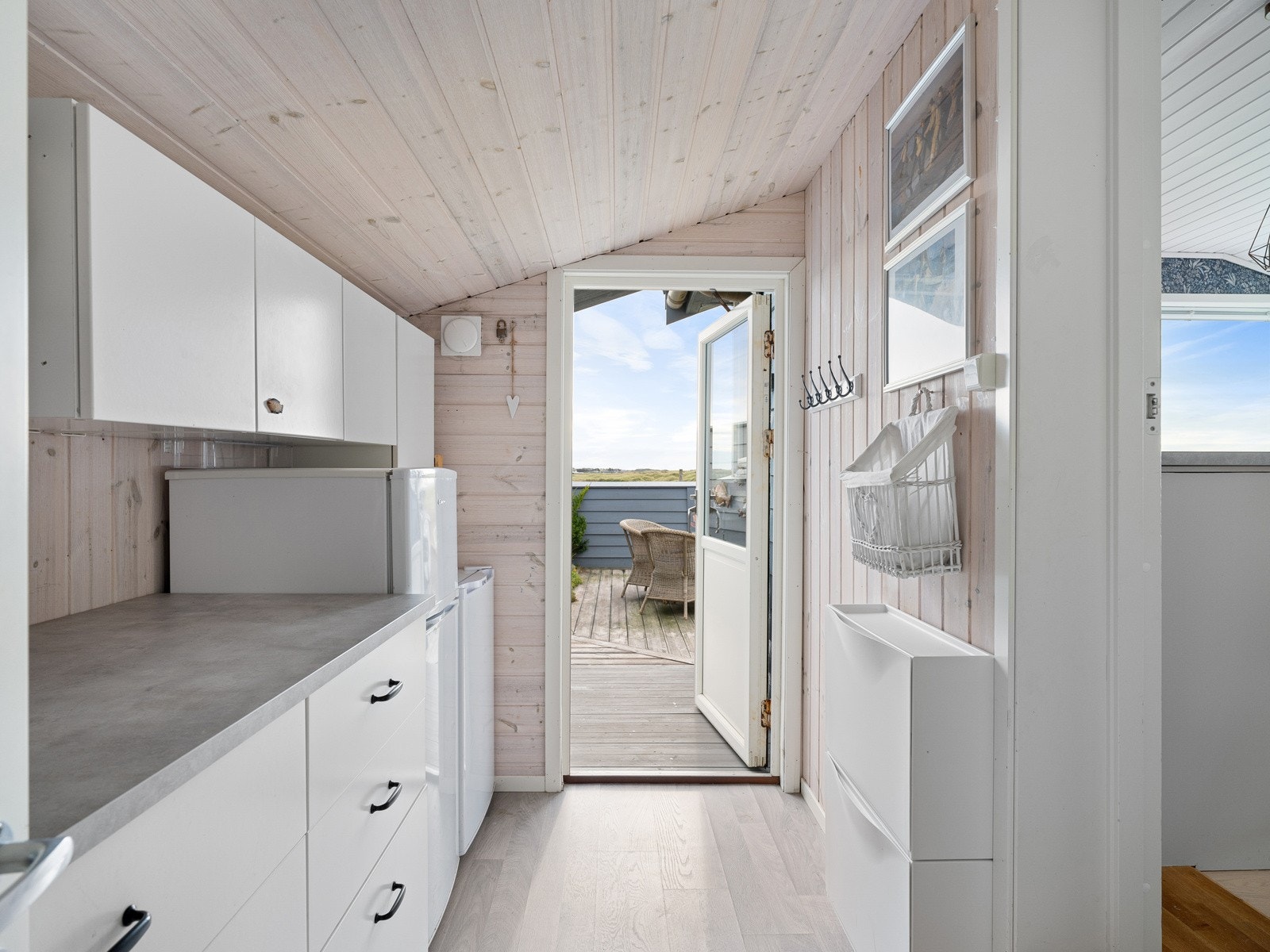 Bakgang leder ut til terrasse, og har nærhet til utvendig bod. Galleribilde