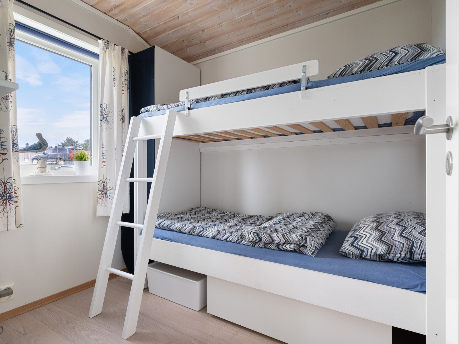 Soverom med køyesenger, ligger like ved inngangen og hovedsoverom. Galleribilde