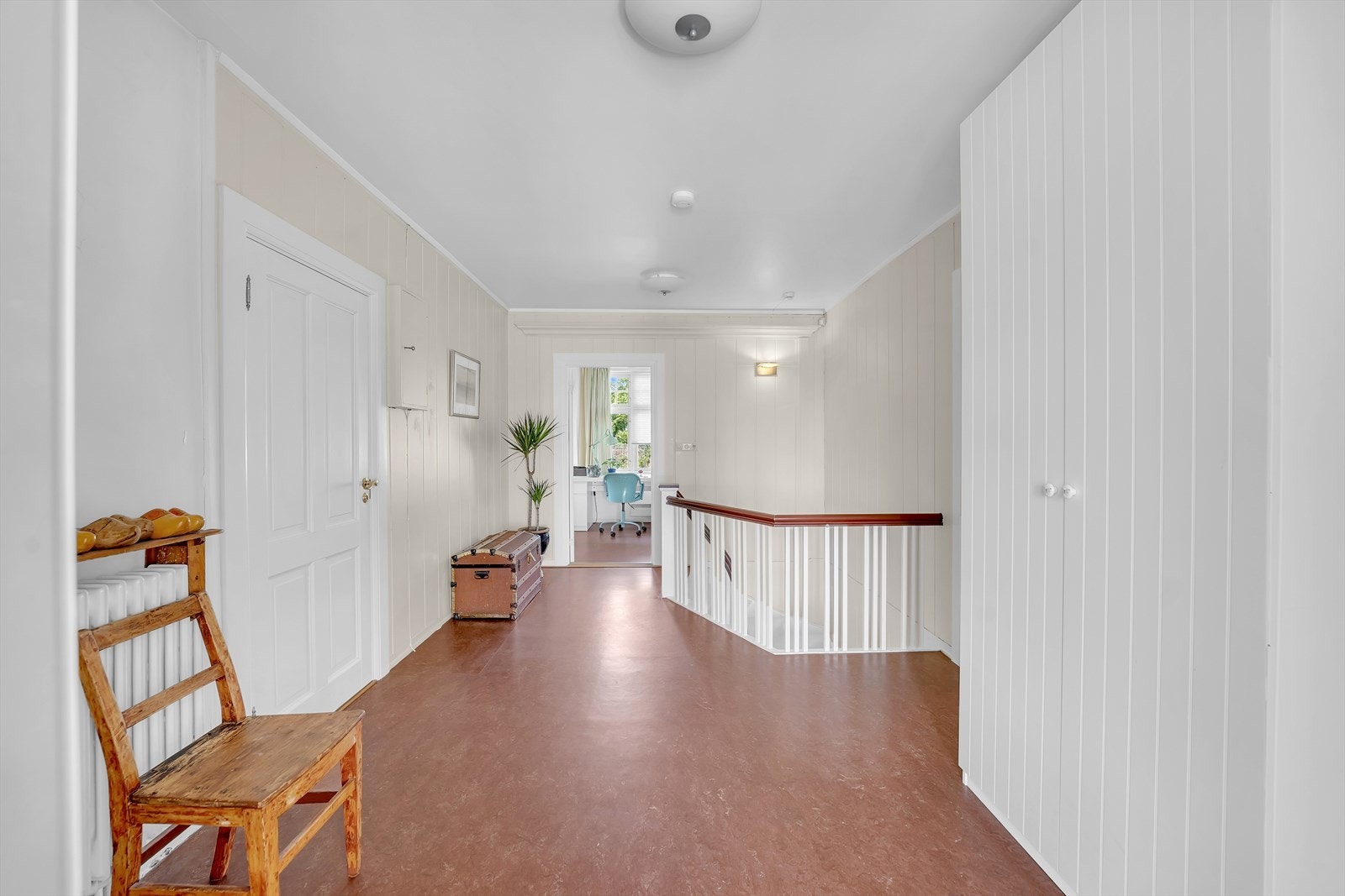 Trapperom/gang i 2. etasje. Galleribilde