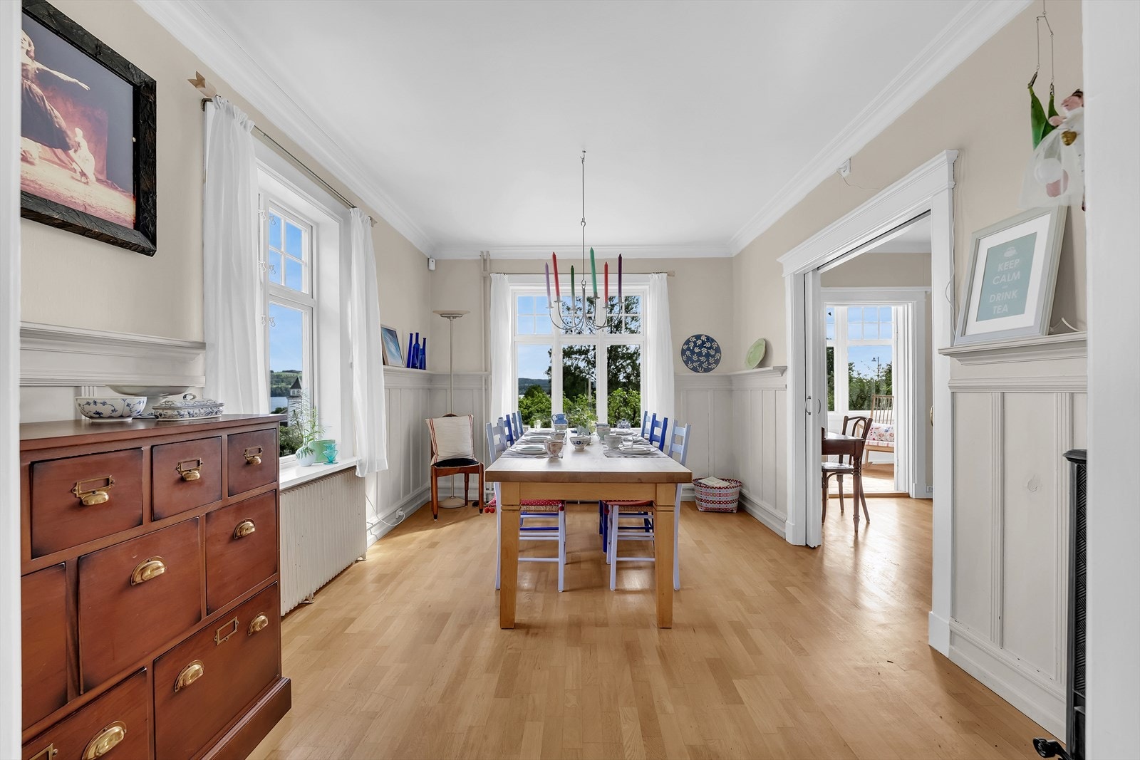 God plass til langbord for hele storfamilen og gjester. Galleribilde