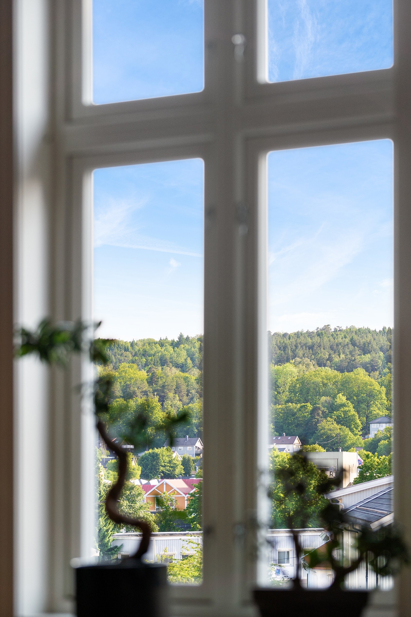 Fint utsyn utover byen fra samtlige rom i leiligheten Galleribilde