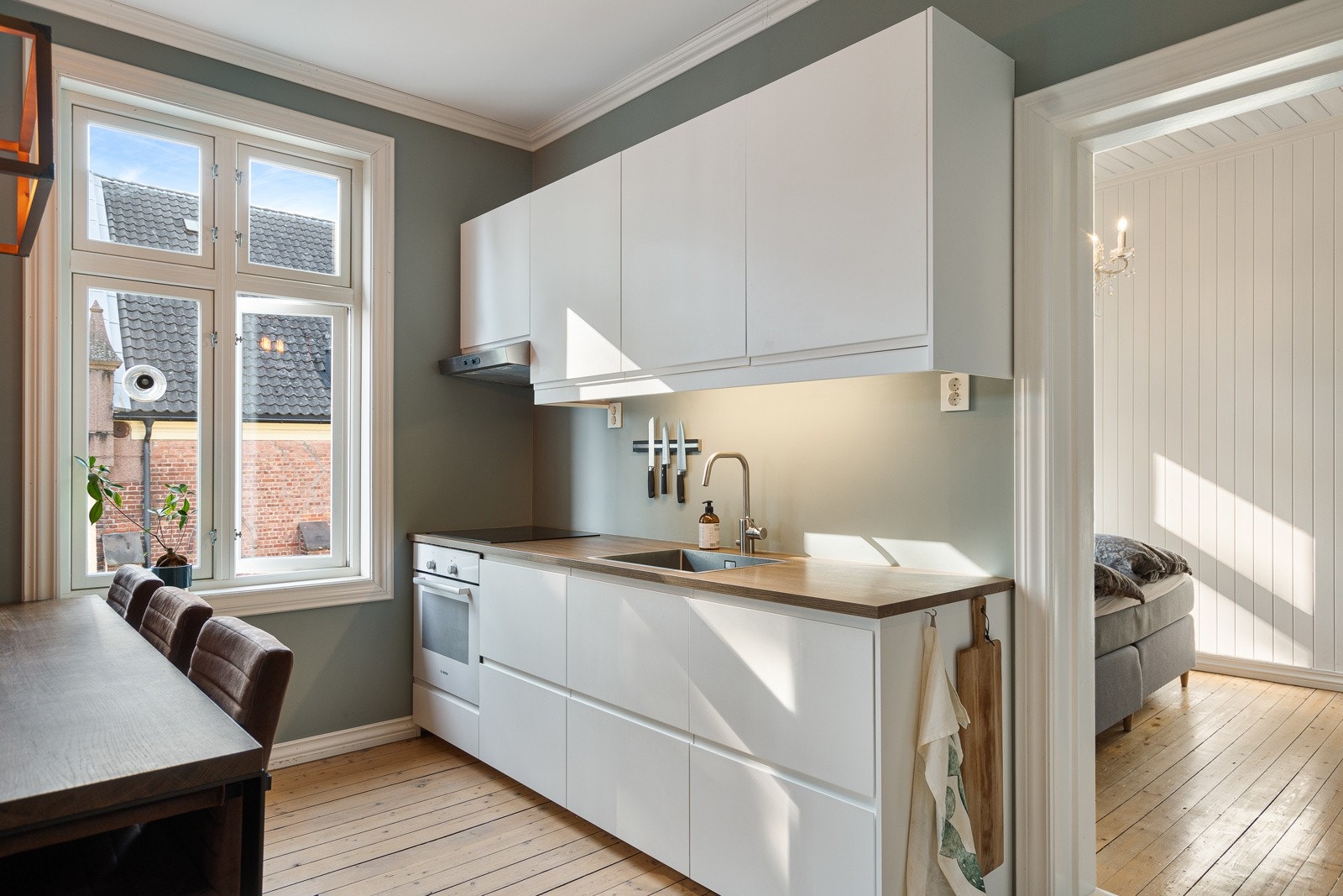 Kjøkkeninnredningen og hvitevarer fra 2018 Galleribilde