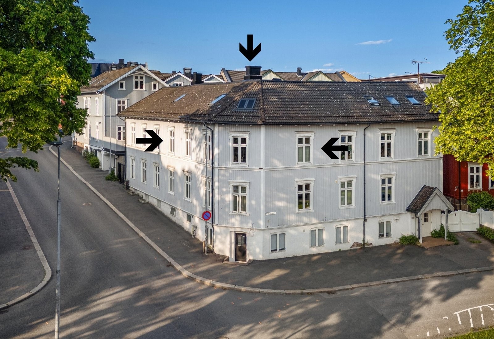 Leiligheten er beliggende i 2.- og 3. etg. Bygningen er oppført i 1896 og er godt vedlikeholdt opp gjennomårene. Galleribilde